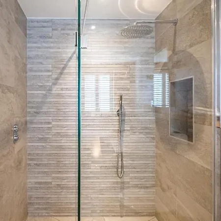Escapes - The Long Luxury * Padstow