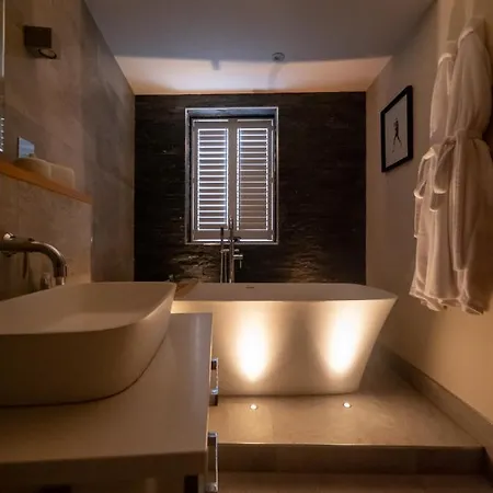 Apartment Escapes - The Long Luxury Padstow
