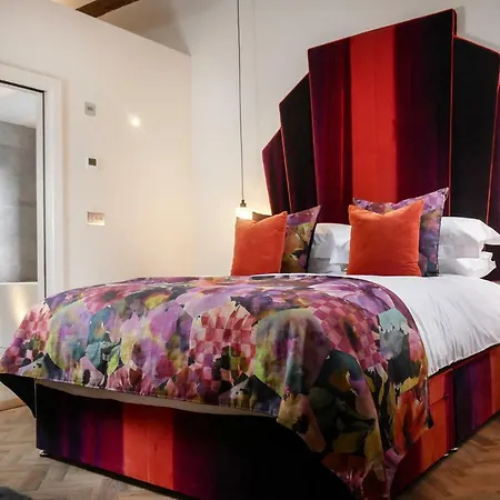 Escapes - The Long Luxury Apartment *
